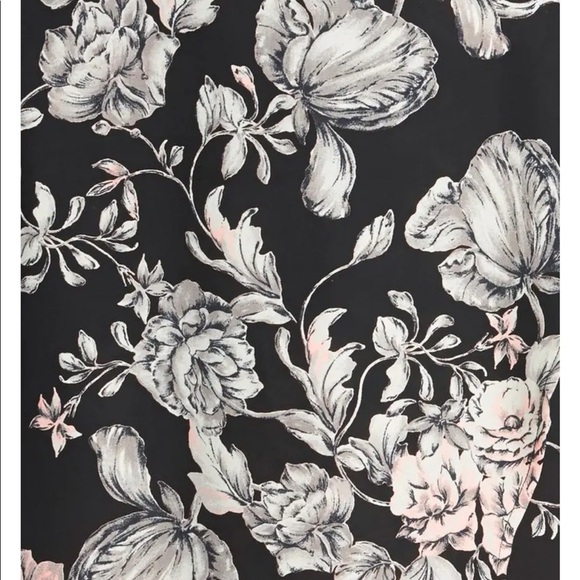 ASTR Front Tie Waist Dress| Black Floral Print‎ - Picture 4 of 16